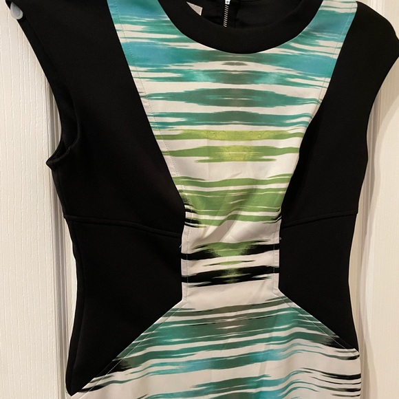 GUC SCUBA DRESS. STRIPED, SLEEVELESS UNLINED DRESS. Makes the perfect silhouette - Picture 9 of 11